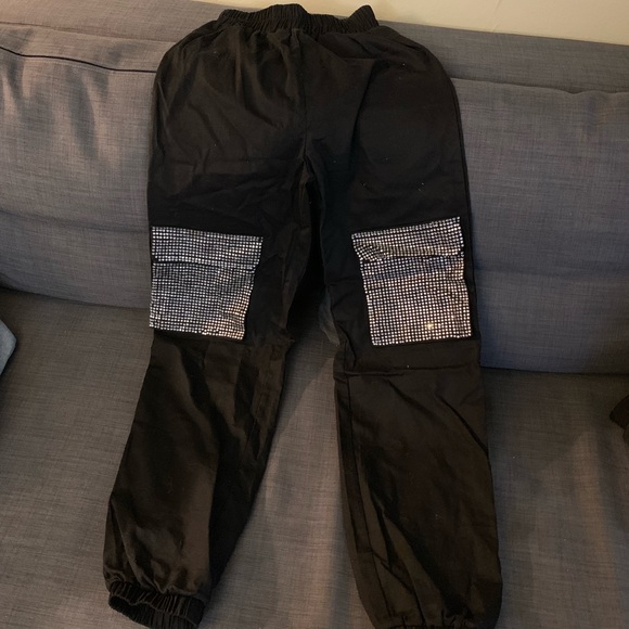 Cargos - Picture 2 of 3